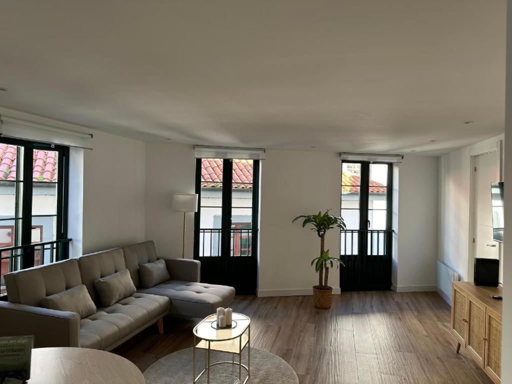 Apartamentos Urbanin II Plaza De San Pedro Cudillero Buitenkant foto